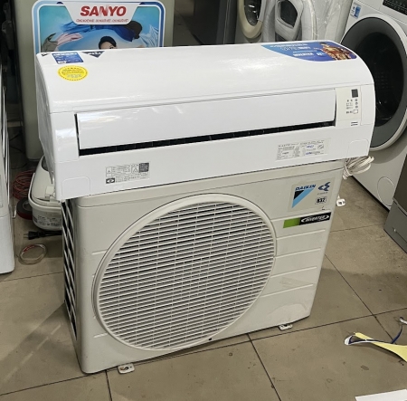 Máy lạnh cũ Daikin Inverter 1.25HP tiết kiệm điện gas R32 mới 99%